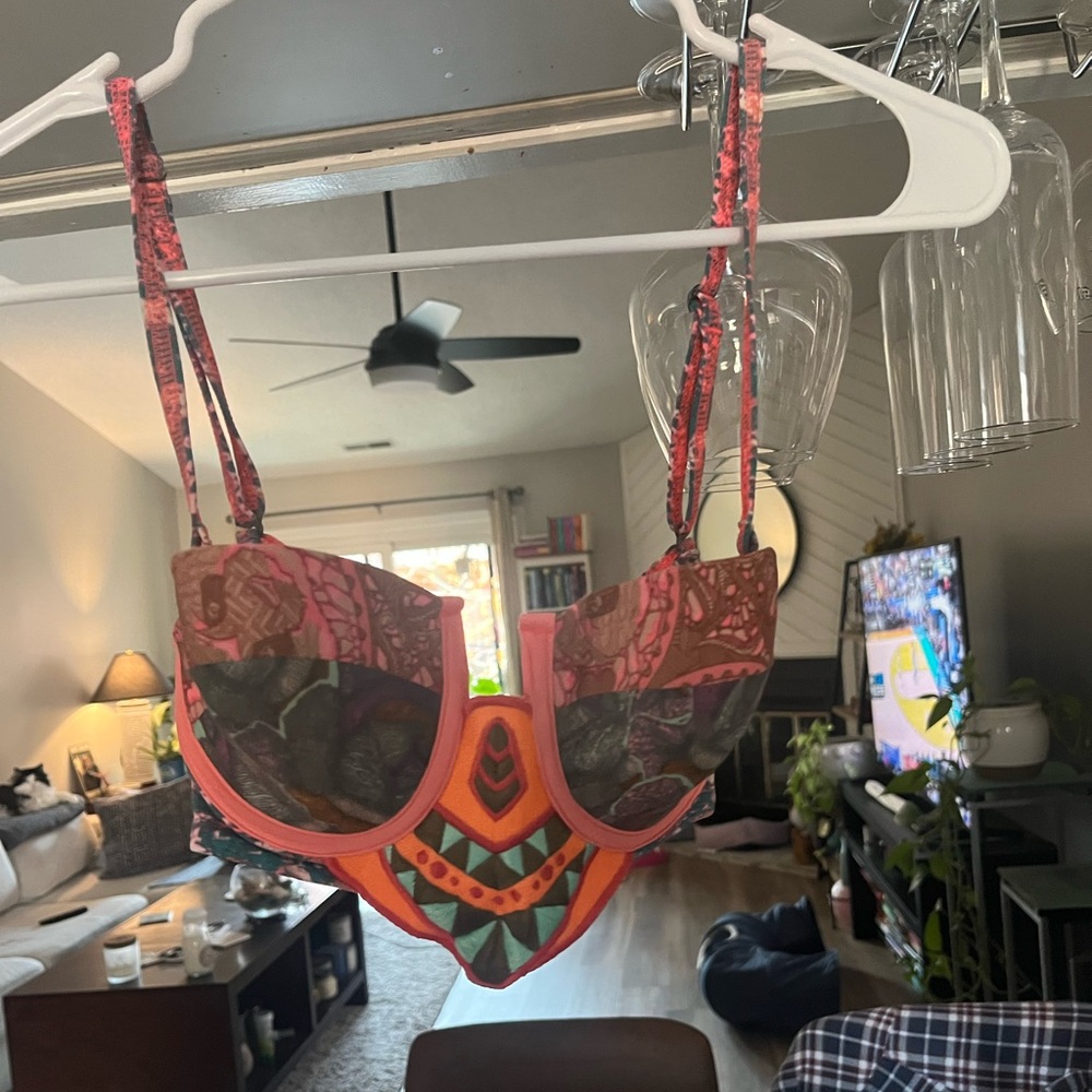 MAAJI UNDERWIRE BIKINI TOP AND CALIFORNIA HIPSTER BIKINI BOTTOM SET
